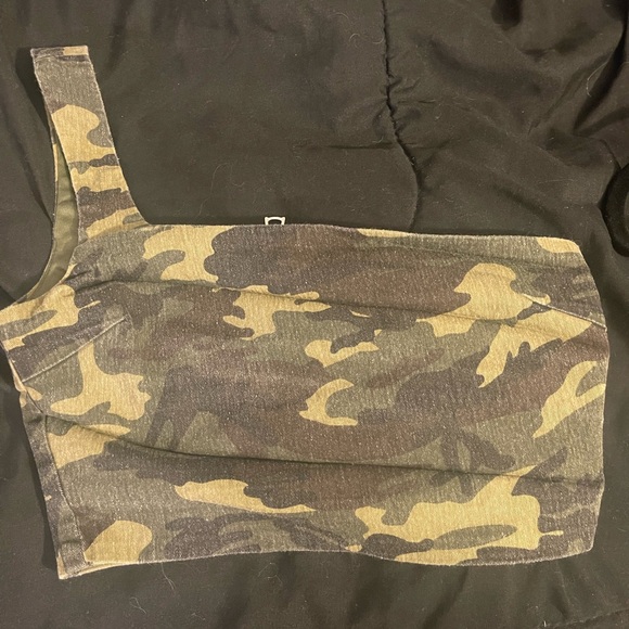 One shoulder camo top - Picture 2 of 4